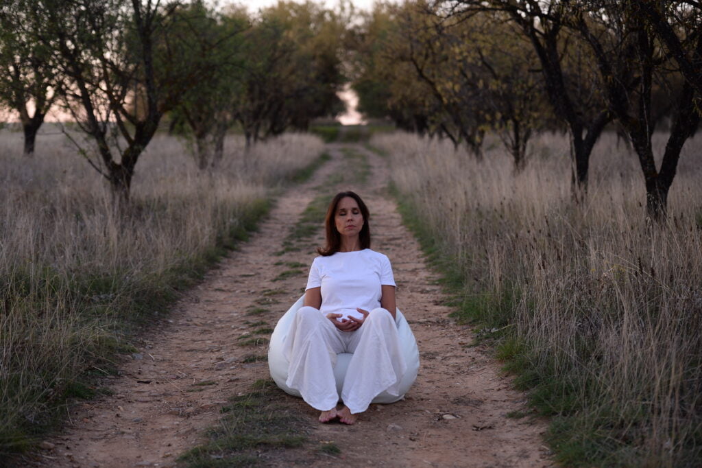 Marta Guzmán el silencio de la madrugada se convierte en tu altar